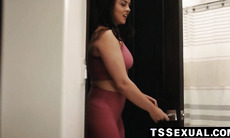 TSSexual.com - Long dicked Johnny B and Ivory Mayhem's hands on session