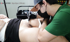 Tattoo Artist Fucked by his Client Girl while Her Cream