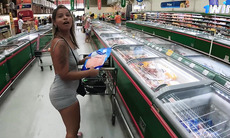 Naked at the market, butt exposed, got orgasmic XXX action!