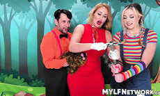 Handyman freeuses MILF hosts Ryan Keely and River Lyn in Skeet Street