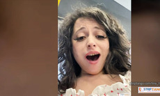 Bed spread she masturbates live. Have Fun With The Free sex cam to cam connect